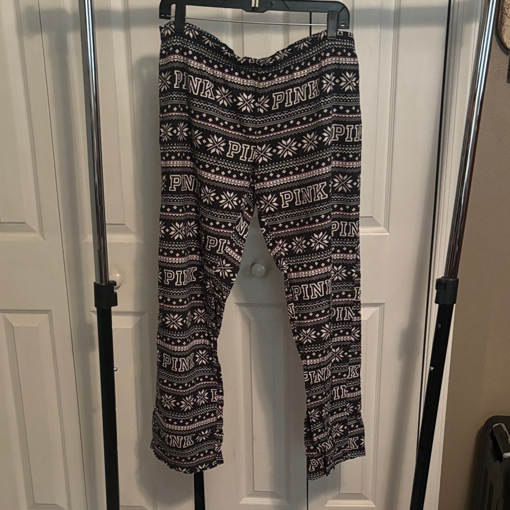 PINK Victoria's Secret Black and White Patterned Lounge Pants
